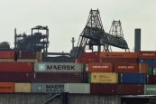 Container am Au&szlig;enhafen